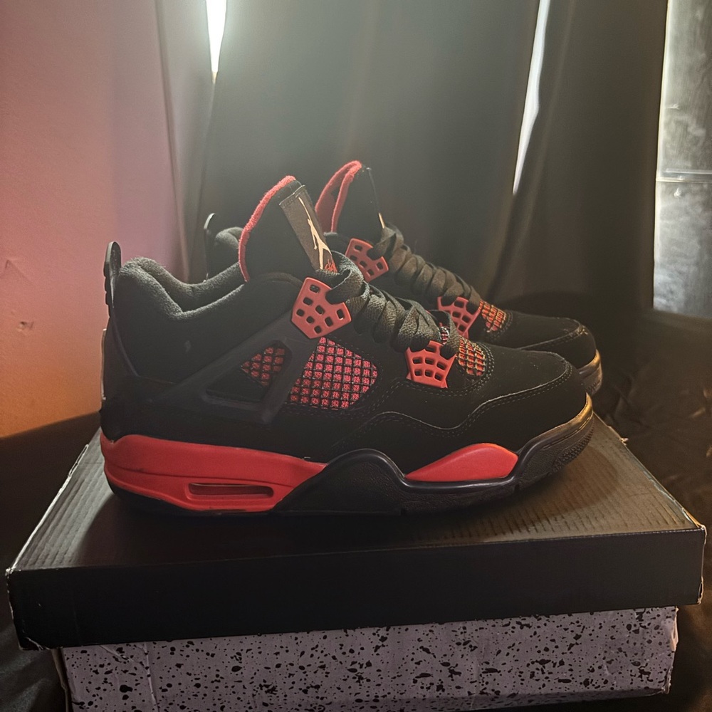 Jordan 4 red thunder